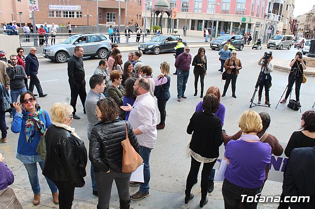 Lectura manifiesto y concentracin Da Mujer Trabajadora 2019Se realiza una concentracin reivindicativa dando lectura al manifiesto con motivo de la celebracin del Da Internacional de la Mujer, hoy 8-M - 18