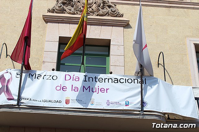 Lectura manifiesto y concentracin Da Mujer Trabajadora 2019Se realiza una concentracin reivindicativa dando lectura al manifiesto con motivo de la celebracin del Da Internacional de la Mujer, hoy 8-M - 22