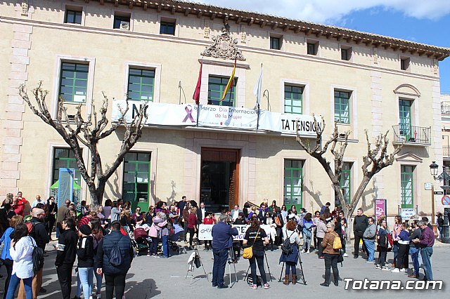 Lectura manifiesto y concentracin Da Mujer Trabajadora 2019Se realiza una concentracin reivindicativa dando lectura al manifiesto con motivo de la celebracin del Da Internacional de la Mujer, hoy 8-M - 28