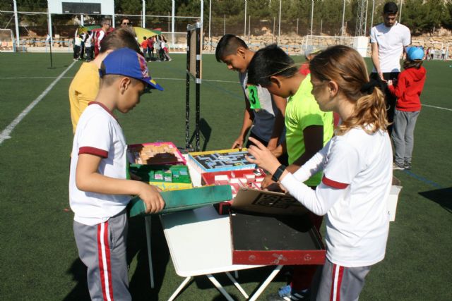 Cerca de 450 alumnos de quinto curso de diez colegios de Totana participan en la Jornada de Juegos Populares en la Ciudad Deportiva 