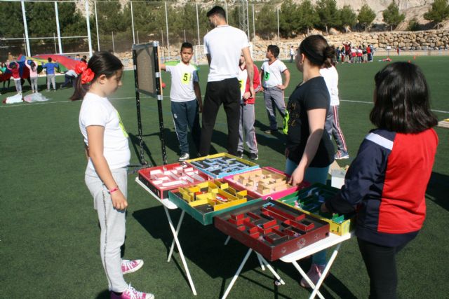 Cerca de 450 alumnos de quinto curso de diez colegios de Totana participan en la Jornada de Juegos Populares en la Ciudad Deportiva 