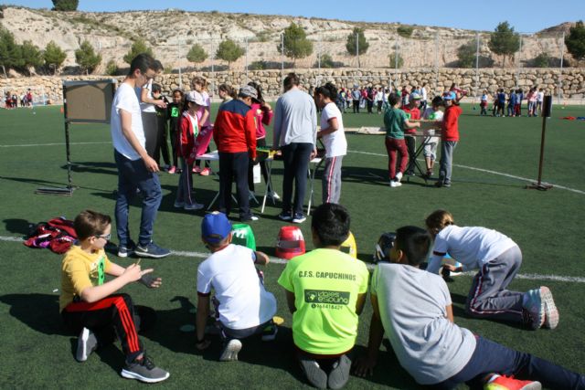 Cerca de 450 alumnos de quinto curso de diez colegios de Totana participan en la Jornada de Juegos Populares en la Ciudad Deportiva 