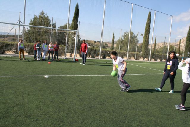 Cerca de 450 alumnos de quinto curso de diez colegios de Totana participan en la Jornada de Juegos Populares en la Ciudad Deportiva 