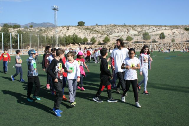 Cerca de 450 alumnos de quinto curso de diez colegios de Totana participan en la Jornada de Juegos Populares en la Ciudad Deportiva 