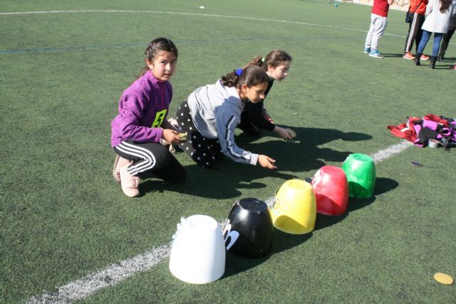 Cerca de 450 alumnos de quinto curso de diez colegios de Totana participan en la Jornada de Juegos Populares en la Ciudad Deportiva 