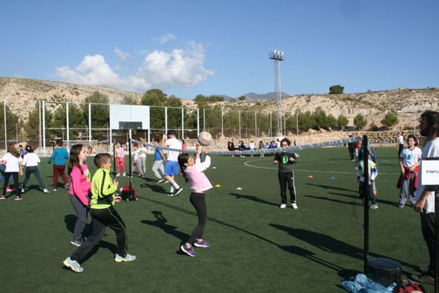 Cerca de 450 alumnos de quinto curso de diez colegios de Totana participan en la Jornada de Juegos Populares en la Ciudad Deportiva 