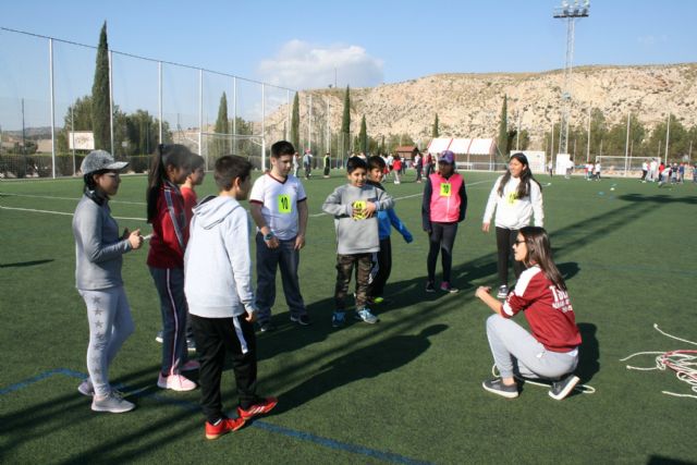 Cerca de 450 alumnos de quinto curso de diez colegios de Totana participan en la Jornada de Juegos Populares en la Ciudad Deportiva 