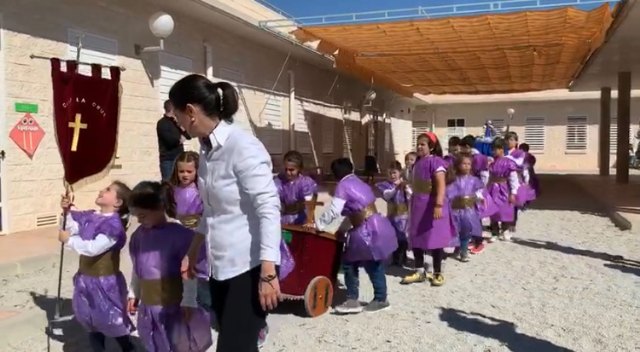 Emotiva jornada nazarena en el CEIP 