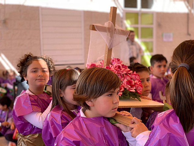 Emotiva jornada nazarena en el CEIP 