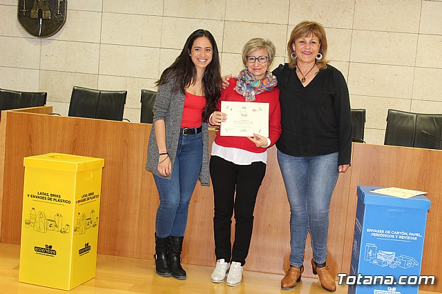 Entrega de premios a los centros de enseñanza participantes en el proyecto RED EDUCA EN ECO. - 13