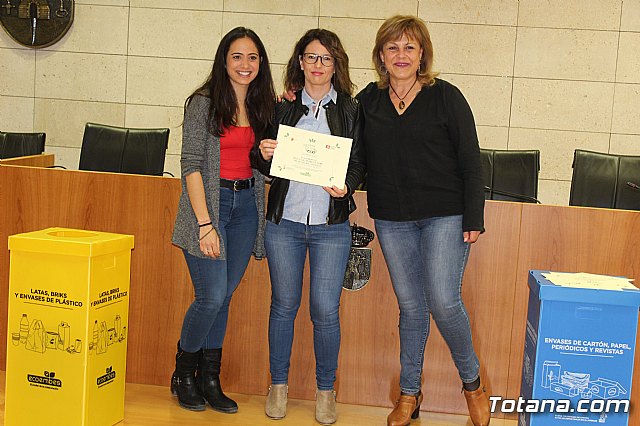 Entrega de premios a los centros de enseñanza participantes en el proyecto RED EDUCA EN ECO. - 17