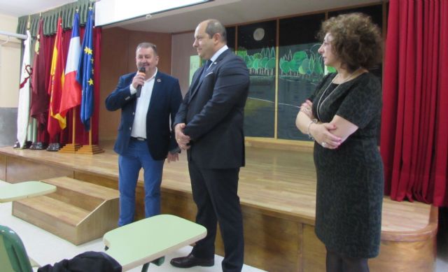 El alcalde acompaña al cnsul honorario de Francia en la Regin de Murcia en una jornada formativa organizada por el Departamento de Lengua Francesa en el IES Prado Mayor - 2