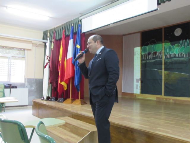 El alcalde acompaña al cnsul honorario de Francia en la Regin de Murcia en una jornada formativa organizada por el Departamento de Lengua Francesa en el IES Prado Mayor - 3
