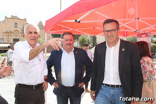 El candidato a la Presidencia de la Comunidad de la Regin de Murcia por el PSRM-PSOE, Diego Conesa, visita Totana - 10