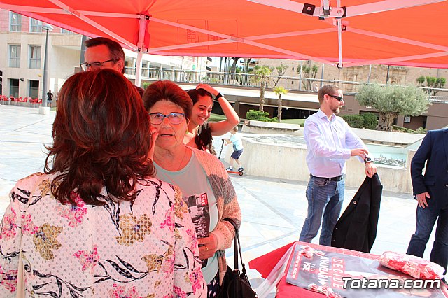El candidato a la Presidencia de la Comunidad de la Regin de Murcia por el PSRM-PSOE, Diego Conesa, visita Totana - 8