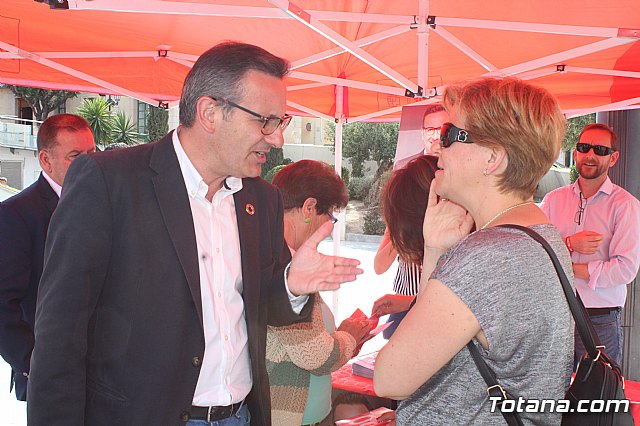 El candidato a la Presidencia de la Comunidad de la Regin de Murcia por el PSRM-PSOE, Diego Conesa, visita Totana - 9
