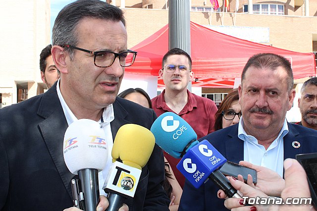 El candidato a la Presidencia de la Comunidad de la Regin de Murcia por el PSRM-PSOE, Diego Conesa, visita Totana - 12