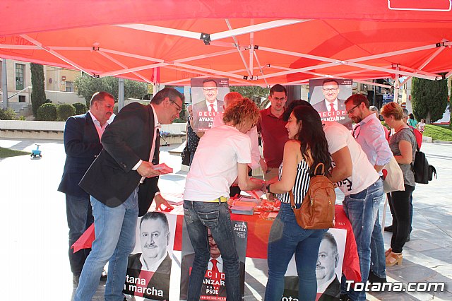 El candidato a la Presidencia de la Comunidad de la Regin de Murcia por el PSRM-PSOE, Diego Conesa, visita Totana - 17