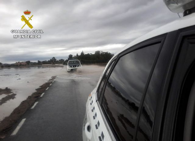 La Guardia Civil participa activamente en el dispositivo de emergencias con motivo del temporal de gota fra - 1