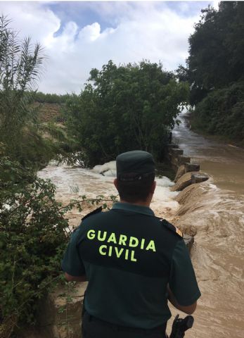 La Guardia Civil participa activamente en el dispositivo de emergencias con motivo del temporal de gota fra - 3