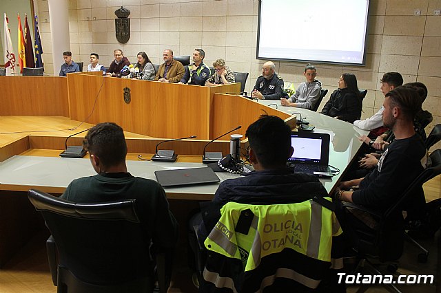 La Polica Local, con la colaboracin transversal de varias concejalas, ponen en marcha el proyecto 