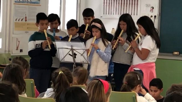Pequeños conciertos escolares en el CEIP La Cruz con motivo de Santa Cecilila, patrona de la Msica - 3