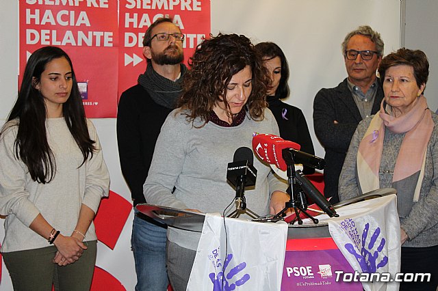 JST y el PSOE de Totana leyeron un manifiesto con motivo del Da Internacional de la Eliminacin de la Violencia contra la Mujer - 10