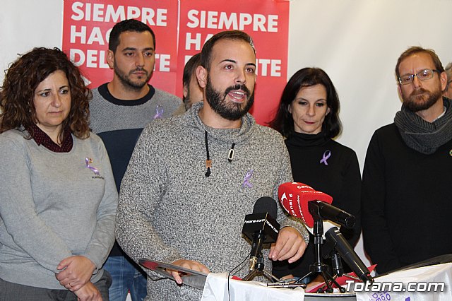 JST y el PSOE de Totana leyeron un manifiesto con motivo del Da Internacional de la Eliminacin de la Violencia contra la Mujer - 3