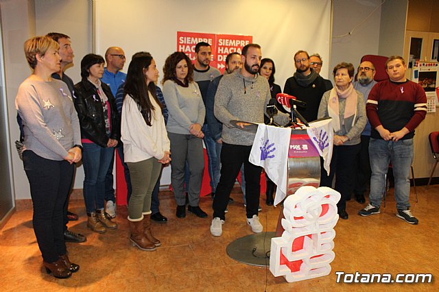 JST y el PSOE de Totana leyeron un manifiesto con motivo del Da Internacional de la Eliminacin de la Violencia contra la Mujer - 4