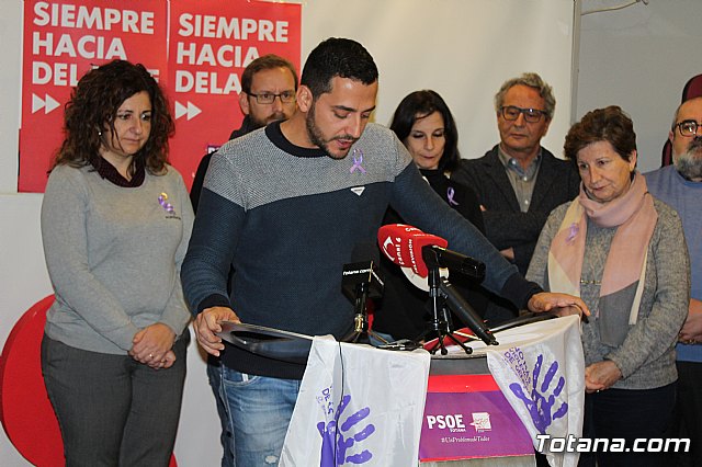 JST y el PSOE de Totana leyeron un manifiesto con motivo del Da Internacional de la Eliminacin de la Violencia contra la Mujer - 9