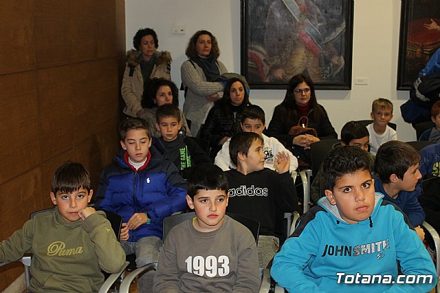Las bases de los clubes de ftbol y ftbol-sala de Totana promocionan en sus prendas deportivas el yacimiento de La Bastida - 7