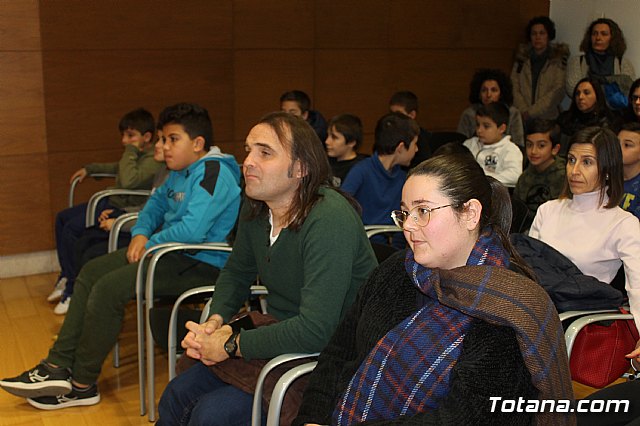 Las bases de los clubes de ftbol y ftbol-sala de Totana promocionan en sus prendas deportivas el yacimiento de La Bastida - 9