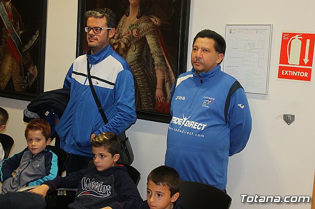 Las bases de los clubes de ftbol y ftbol-sala de Totana promocionan en sus prendas deportivas el yacimiento de La Bastida - 12