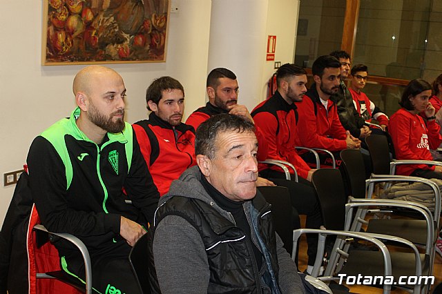 Las bases de los clubes de ftbol y ftbol-sala de Totana promocionan en sus prendas deportivas el yacimiento de La Bastida - 13