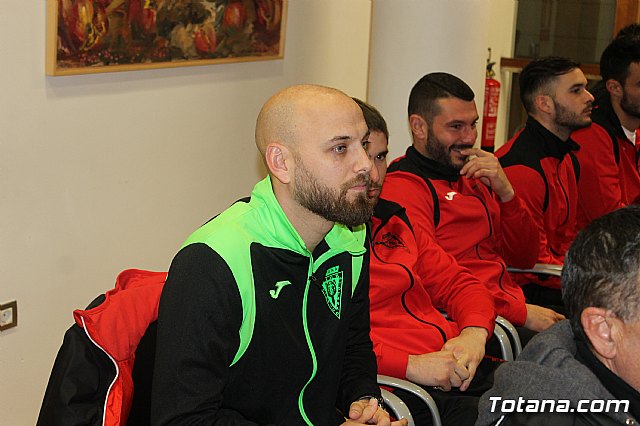 Las bases de los clubes de ftbol y ftbol-sala de Totana promocionan en sus prendas deportivas el yacimiento de La Bastida - 14