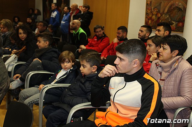 Las bases de los clubes de ftbol y ftbol-sala de Totana promocionan en sus prendas deportivas el yacimiento de La Bastida - 19