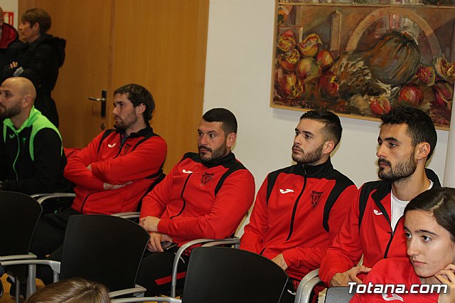 Las bases de los clubes de ftbol y ftbol-sala de Totana promocionan en sus prendas deportivas el yacimiento de La Bastida - 21
