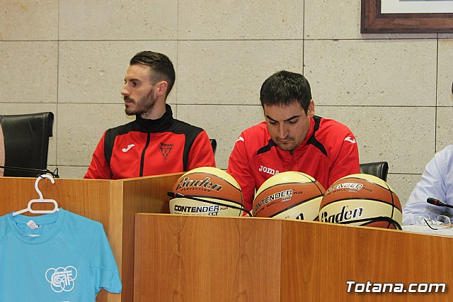Las bases de los clubes de ftbol y ftbol-sala de Totana promocionan en sus prendas deportivas el yacimiento de La Bastida - 25