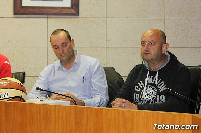 Las bases de los clubes de ftbol y ftbol-sala de Totana promocionan en sus prendas deportivas el yacimiento de La Bastida - 26