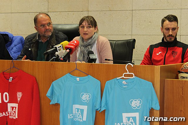 Las bases de los clubes de ftbol y ftbol-sala de Totana promocionan en sus prendas deportivas el yacimiento de La Bastida - 29