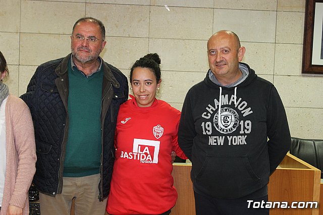 Las bases de los clubes de ftbol y ftbol-sala de Totana promocionan en sus prendas deportivas el yacimiento de La Bastida - 40