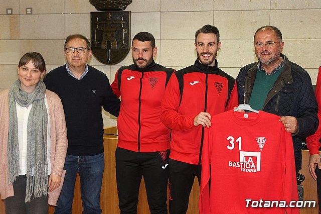 Las bases de los clubes de ftbol y ftbol-sala de Totana promocionan en sus prendas deportivas el yacimiento de La Bastida - 35