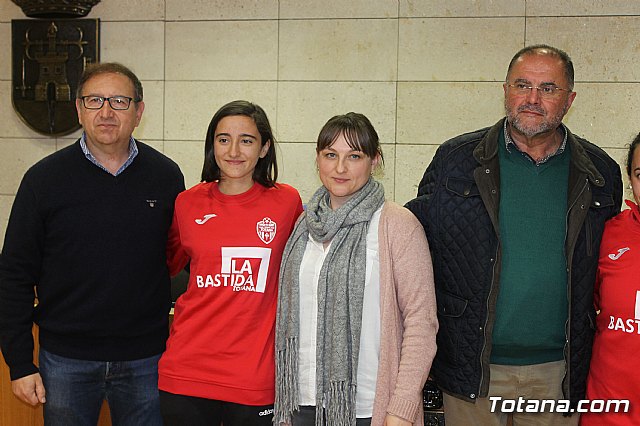 Las bases de los clubes de ftbol y ftbol-sala de Totana promocionan en sus prendas deportivas el yacimiento de La Bastida - 39