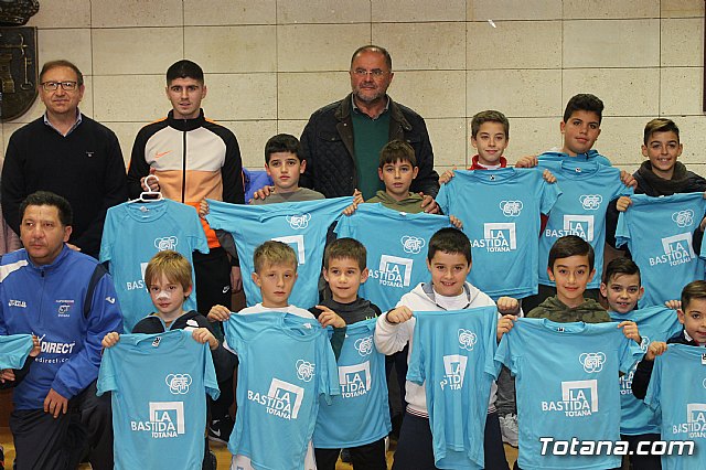 Las bases de los clubes de ftbol y ftbol-sala de Totana promocionan en sus prendas deportivas el yacimiento de La Bastida - 43