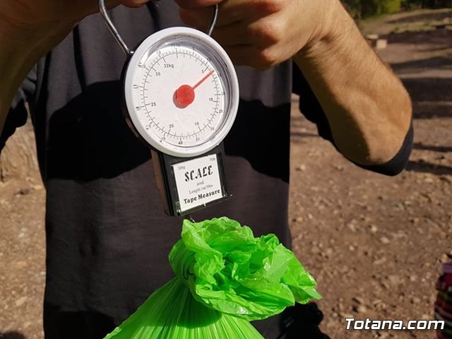 Escolares recogen basura en el paraje de La Santa - 2