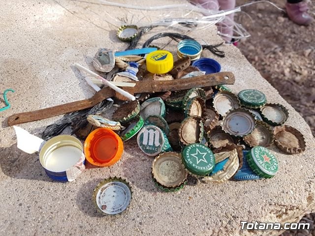 Escolares recogen basura en el paraje de La Santa - 7