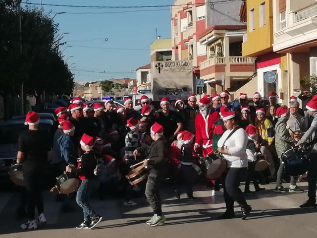 Mil quinientos kilos de solidaridad navideña en Las Torres de Cotillas con la Cofradía del Santísimo Cristo Crucificado. - 2