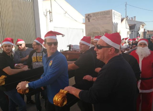 Mil quinientos kilos de solidaridad navideña en Las Torres de Cotillas con la Cofrada del Santsimo Cristo Crucificado. - 4