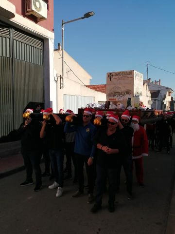 Mil quinientos kilos de solidaridad navideña en Las Torres de Cotillas con la Cofrada del Santsimo Cristo Crucificado. - 7