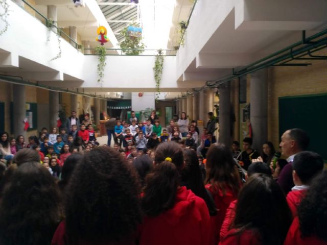 Los alumnos del Coro y la Banda de Msica del IES Juan de la Cierva y Codornu ofrecieron varios conciertos de Navidad - 2